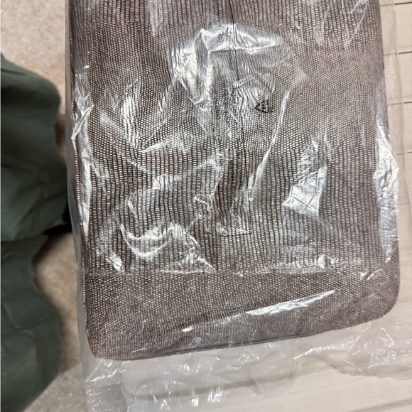 Brand new - never opened India Hicks Insider Island Gecko - Picture 2 of 3